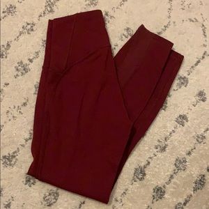 Lulu lemon red wunder under 25’ with mesh detail